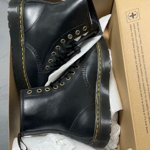 Dr martens combat boots